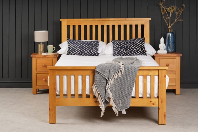 Hereford Pine Duble 4'6 HE Bed Frame